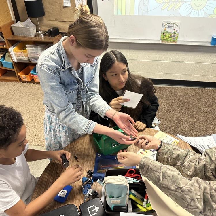 5th graders in Mrs. Sheads' class had an illuminating breakout experience this morning!