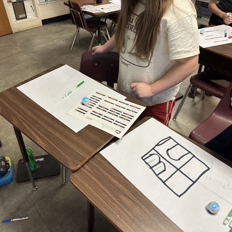 Going "old school" - as the prize for attendance goals, Miss Manning's 4th graders chose to do ozobots with markers. (The new ozobots connect via Bluetooth).  