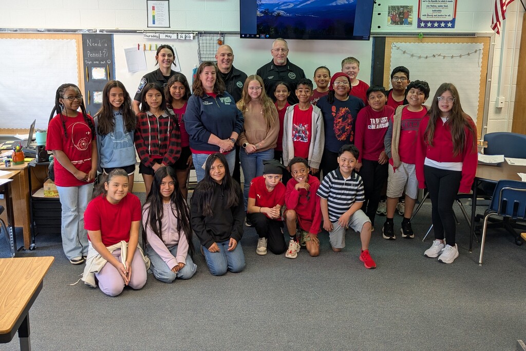 Farmington Elementary students and staff gather with Culpeper County Sheriff’s Office D.A.R.E. instructors for a group photo celebrating D.A.R.E. graduation.