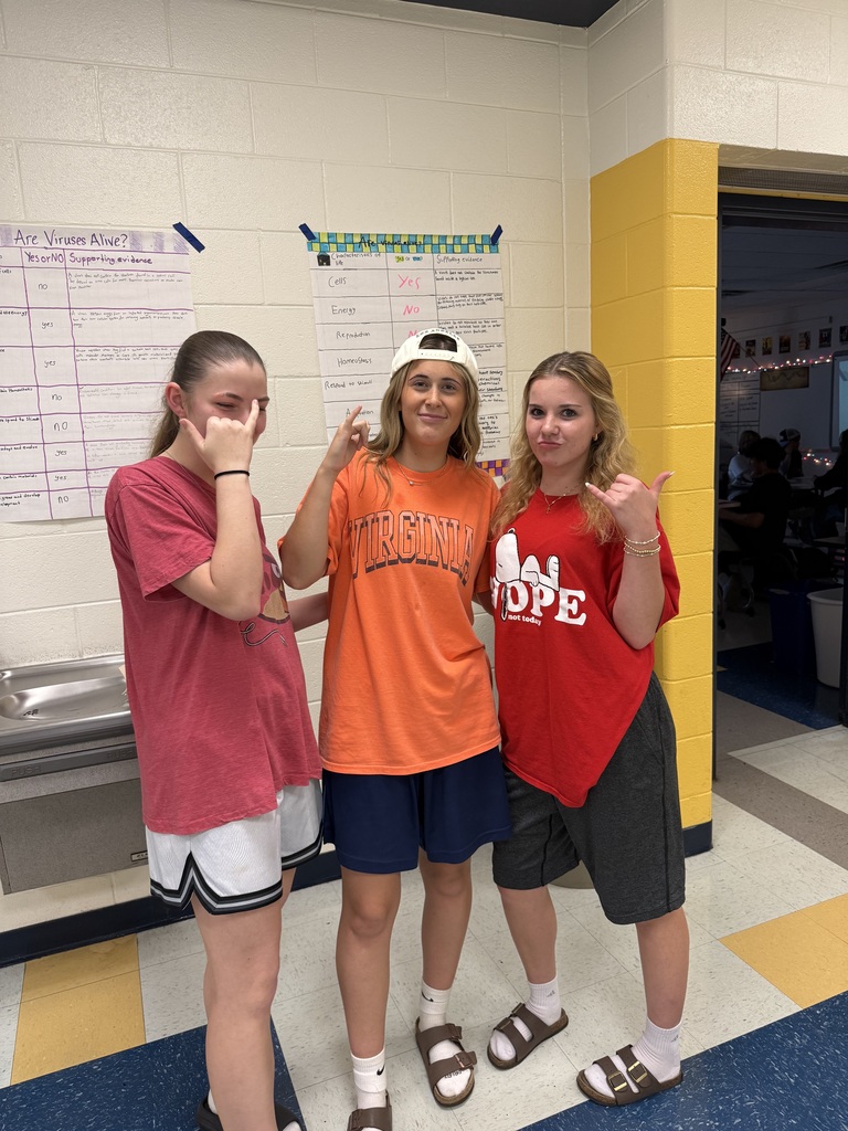 3 female students dressed in baggy clothes