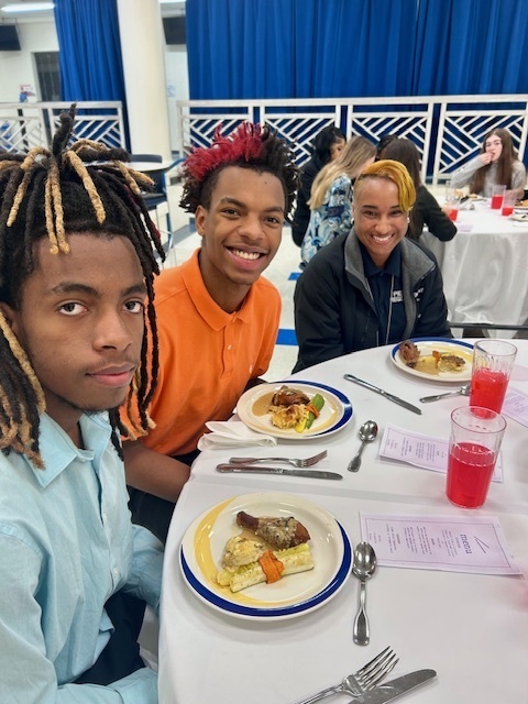 Community member eats with students 2