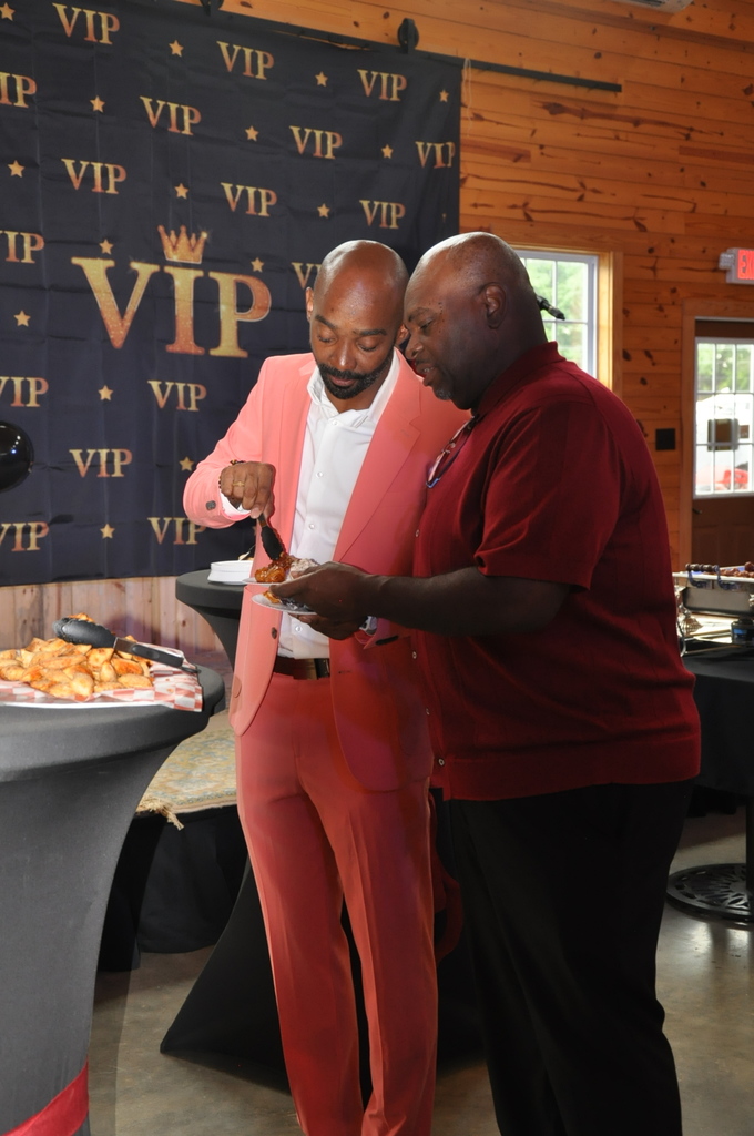 Lee and Bell getting appetizers