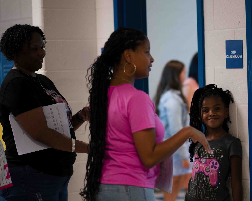 Middle school parents and students met with teachers.