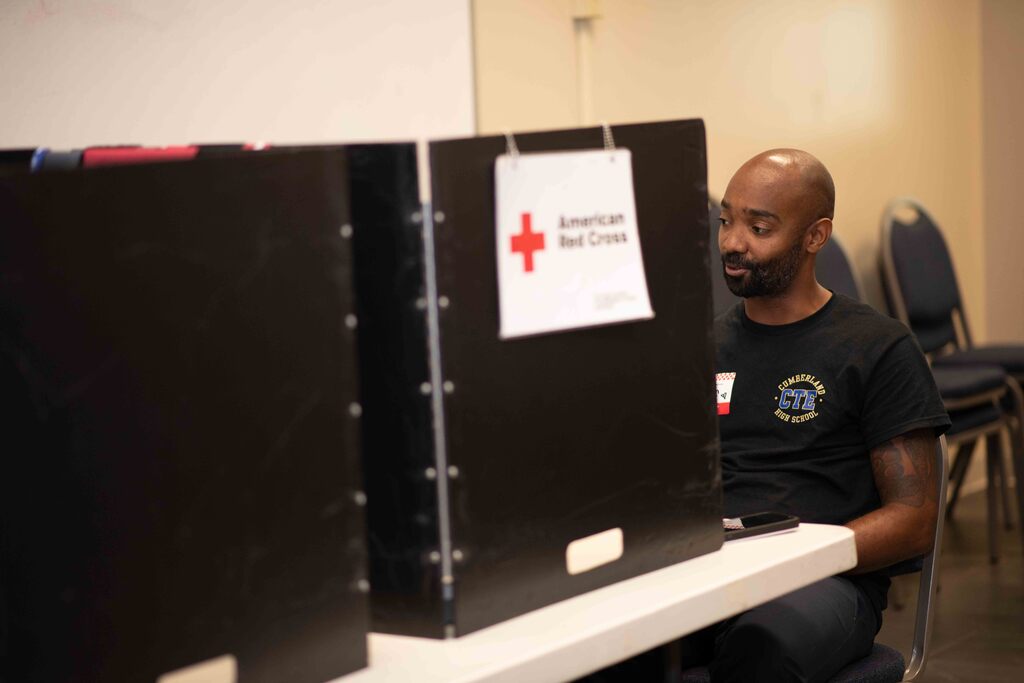 Chef Lee checked in before donating.
