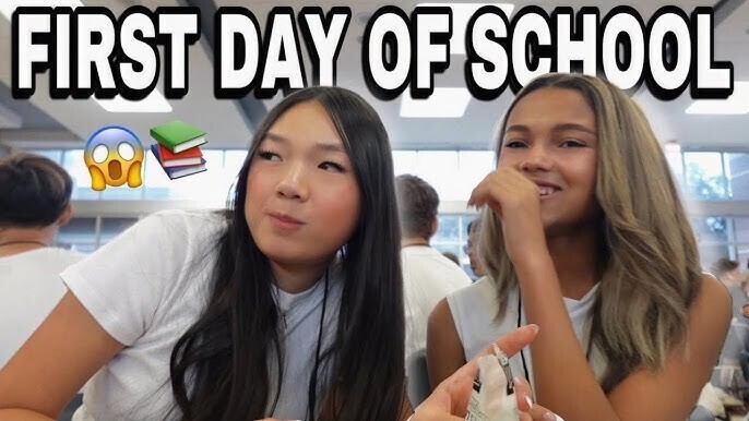 2 students sittng an looking 