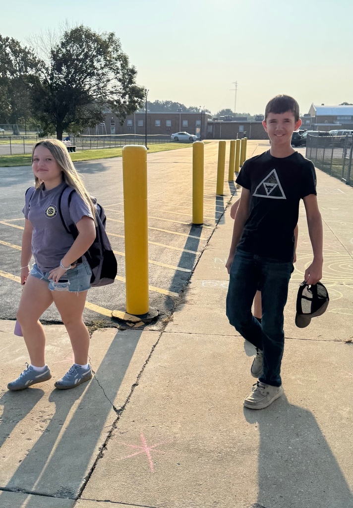 Students arriving to school. 