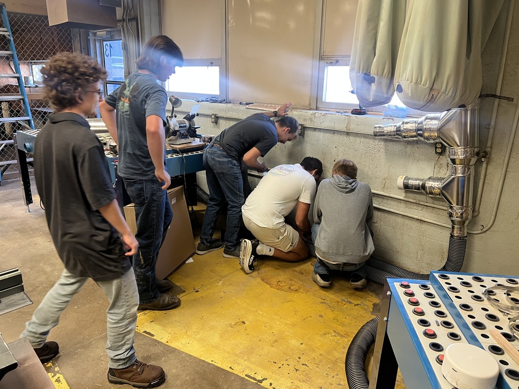 Students are preparing the duct work. 
