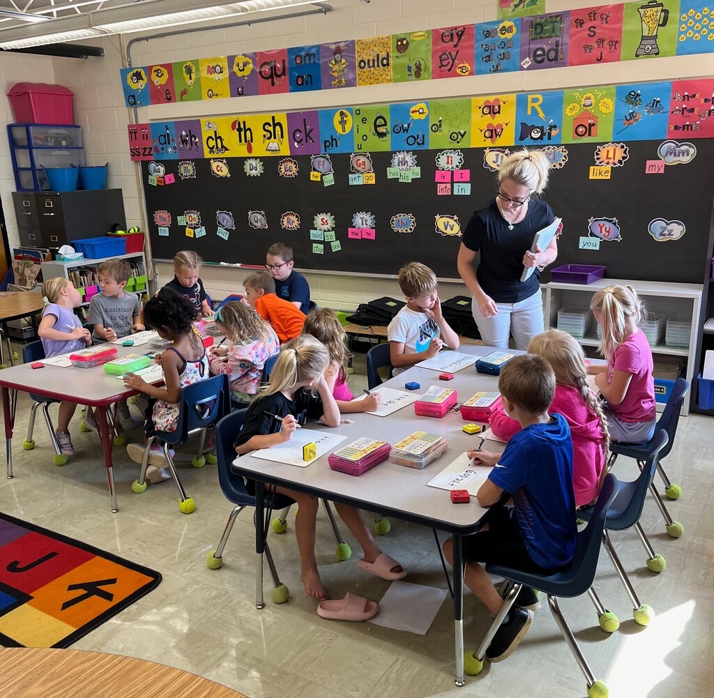 Students are writing sentences. 