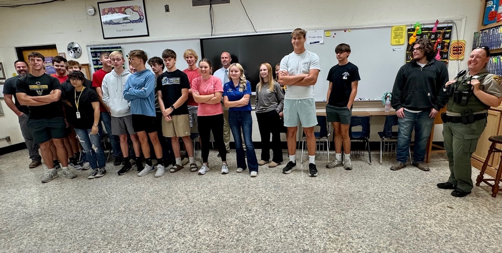 Students, a teacher, and an administrator are on the same side agreeing that they like the fact that we have an SRO.