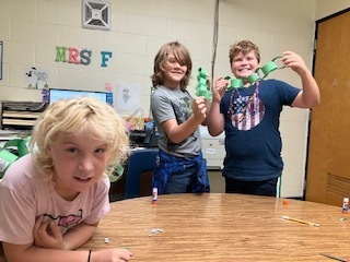Students made a chain to practice their sounds. 