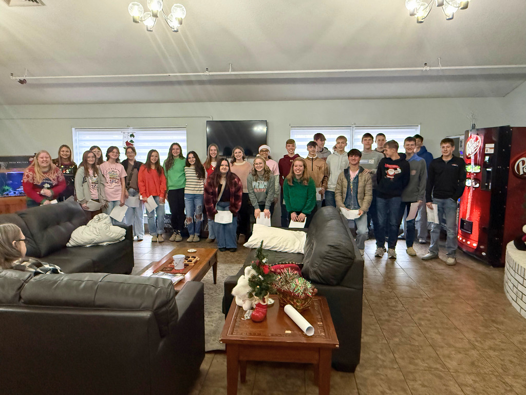 All of the students that went on a trip are in a side by side line. 