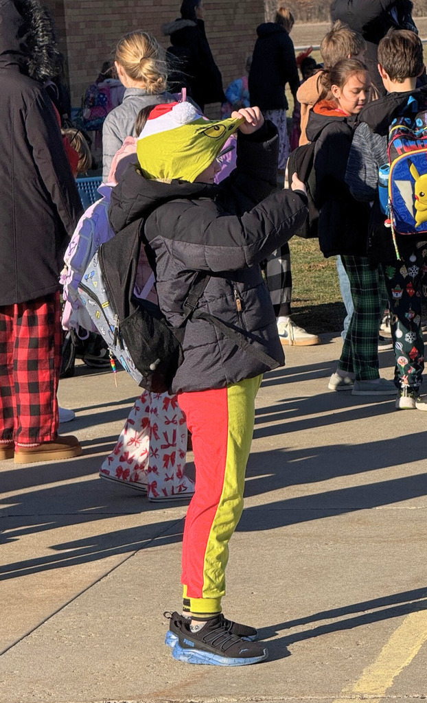 Students are waving to the visitors. 