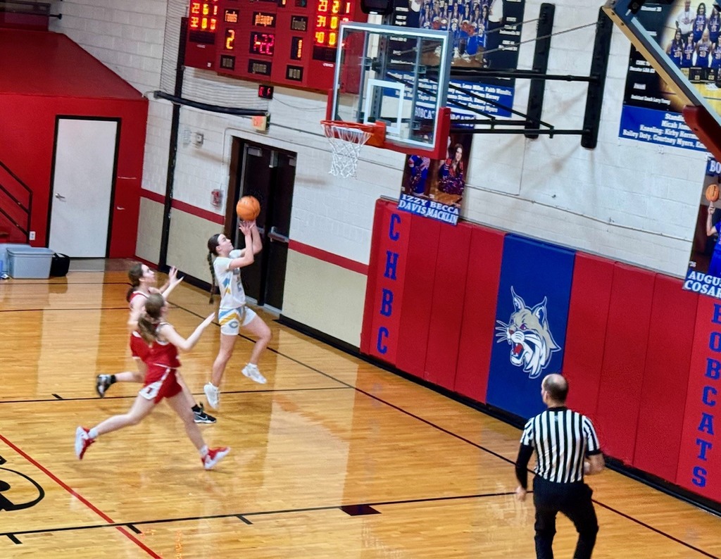 The game is in progress. The home team, Cumberland, has a girl shooting a layup from the left side. 