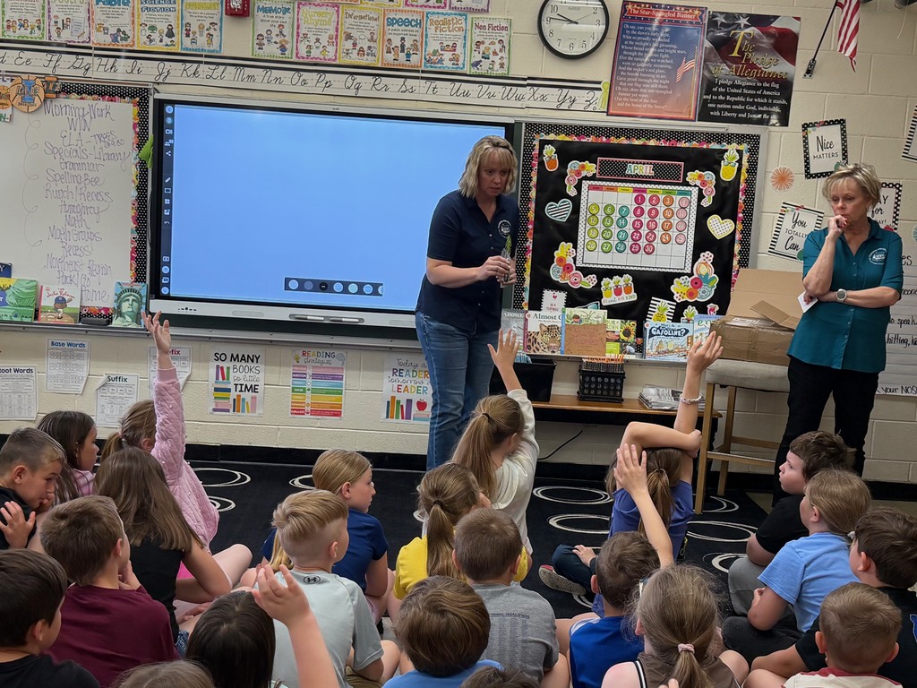 Students are answering questions about how to plant trees. 