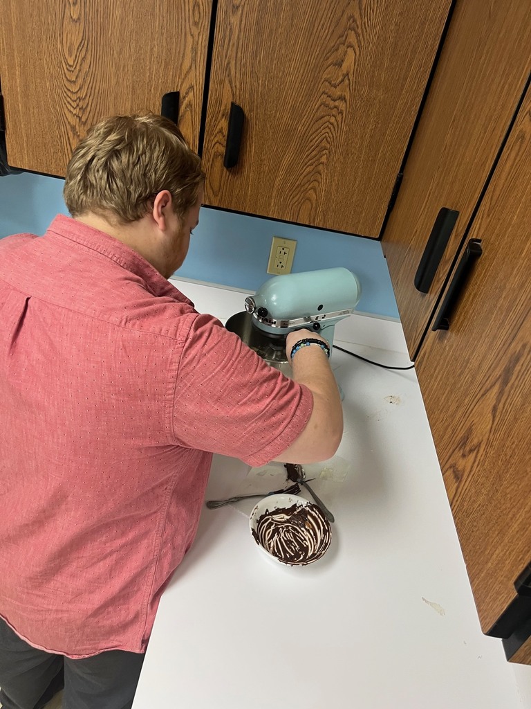A student is using the mixer. 