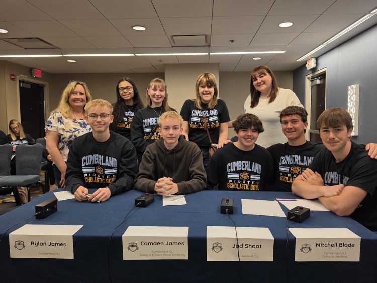 The eight members of the team are pictured with their two coaches. 