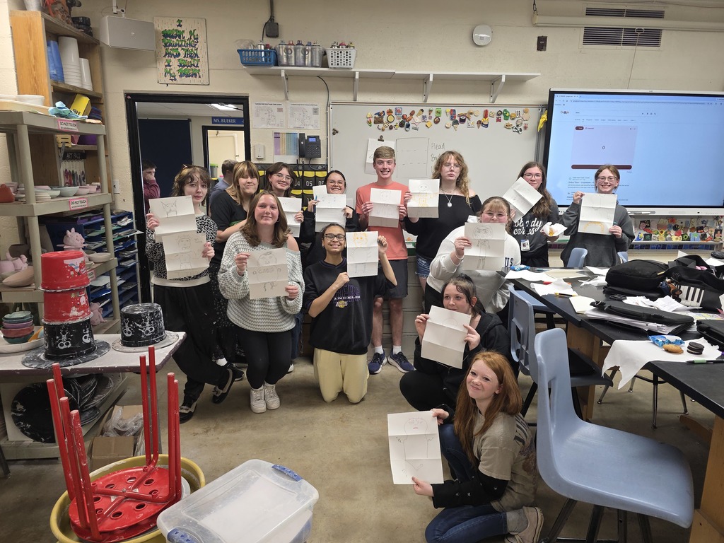 13 Art CLub members are showing their collaborative projectes. 