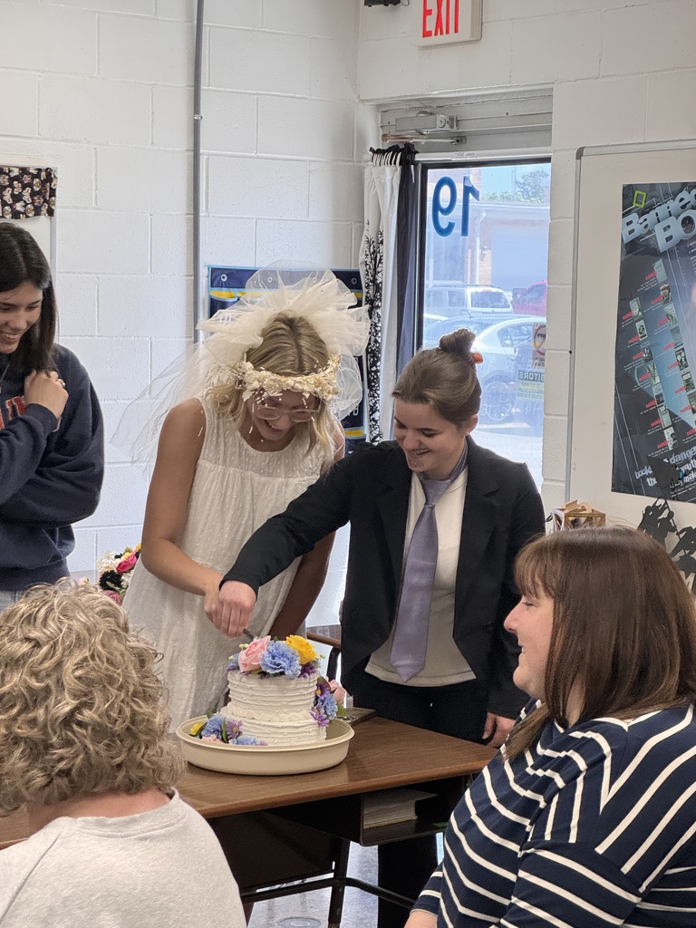 Two Married at First Sight characters are cutting the cake. 