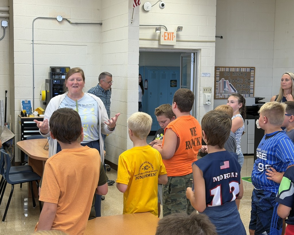 Mrs. Gibson is explaining the 3D projects they are completing to a group of students. 