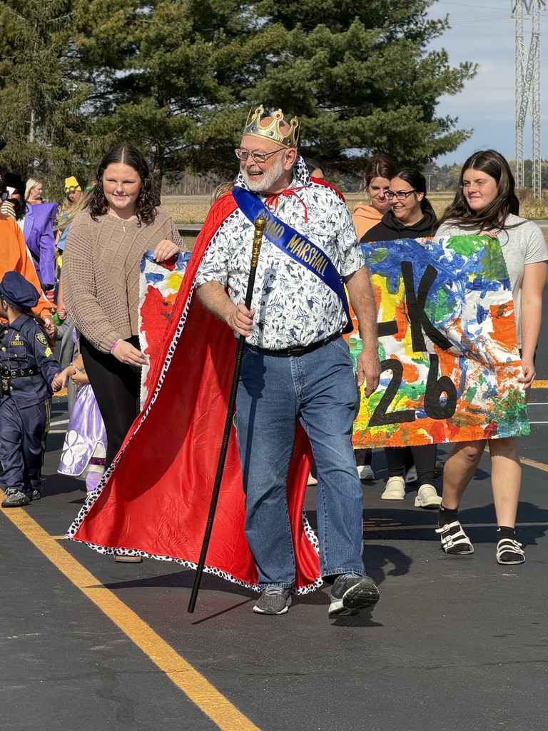 The grand marshal, dressed like a king, is leading the parade. 