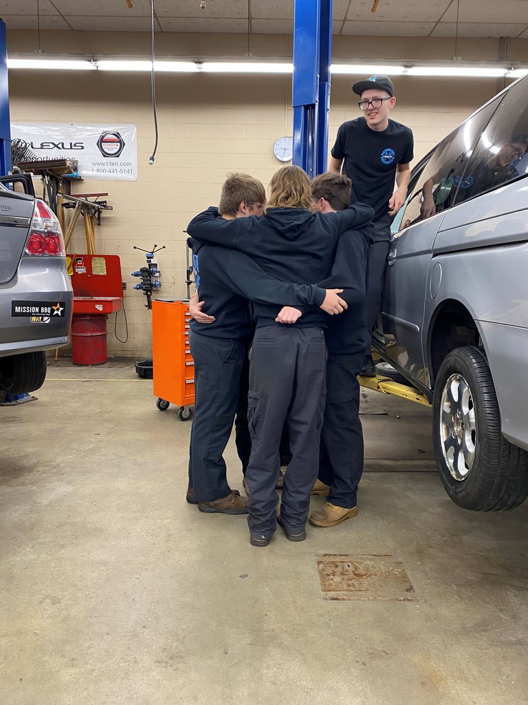 mechanic huddle