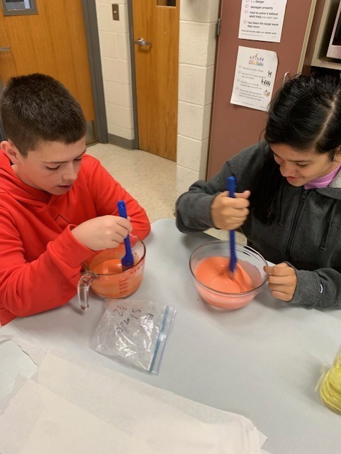 2 students making playdoh