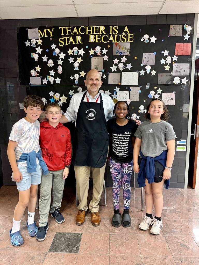 CV Superintendent Dr. Blanchard poses with Shaull Elementary's Helpful 2 Others club during a Buildings with Blanchard visit.