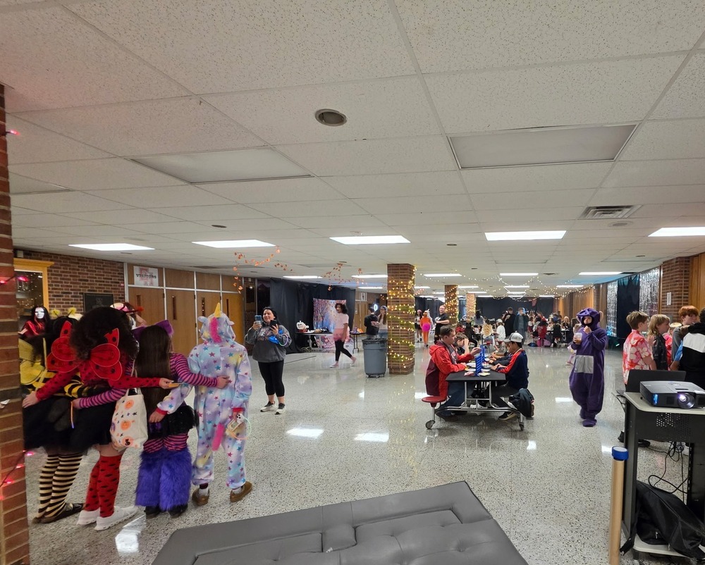 Cuyahoga Heights Middle School Students Celebrate Fall with the Pack Dance
