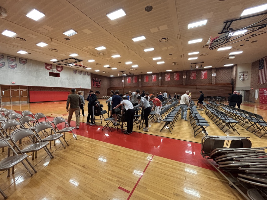 Many hands make light work! Shoutout to some of our awesome middle school students who are helping us get the Flip ready for commencement Sunday!
