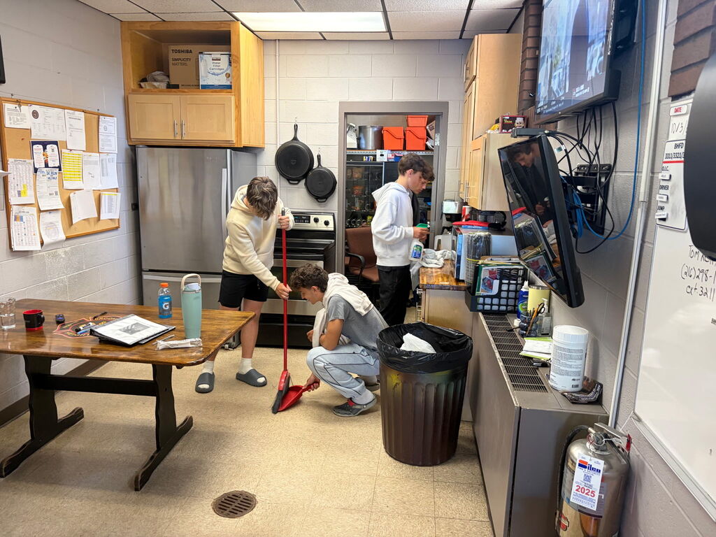 It's Community Outreach Day and students grades 9-11 are in the community giving back at various locations!