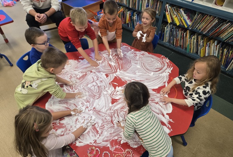 Pre-K stuents working at a table. 