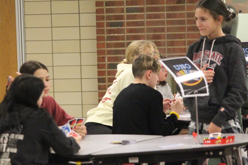 Students play UNO game.