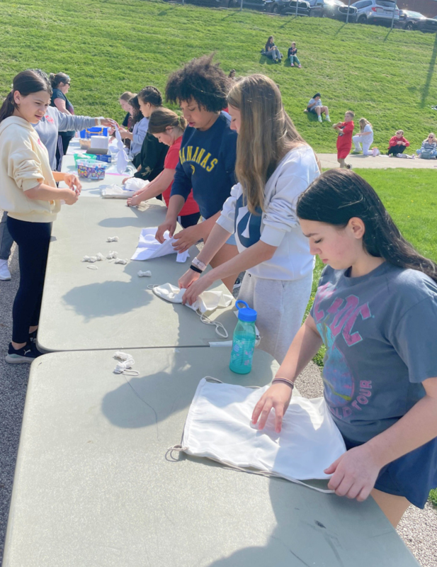 Students practice tie-dyeing at Inclusion Mixer.