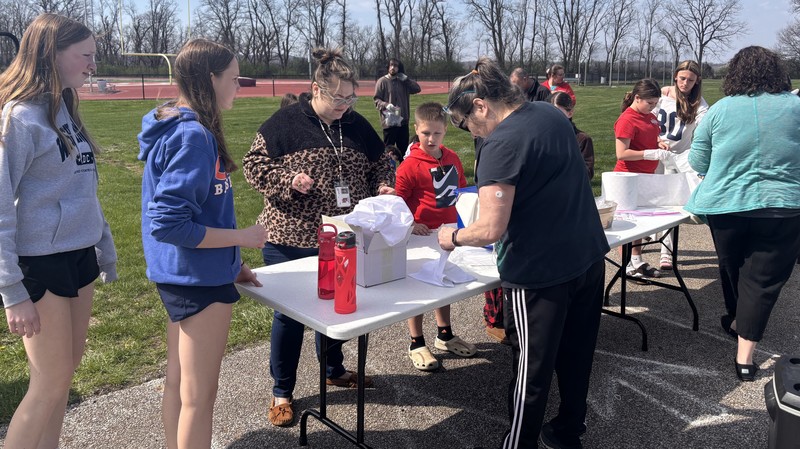 CHHS and CHMS students enjoy a craft at the Inclusion Mixer. 