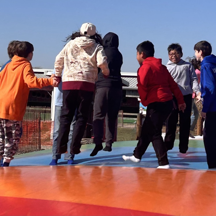 fifth grade students playing on a field trip