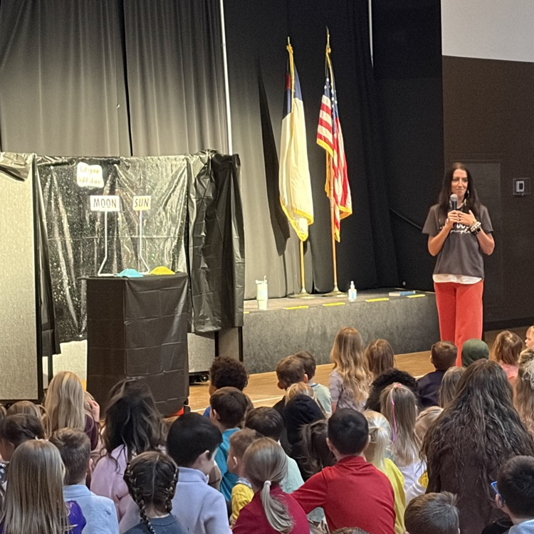 preschool teacher sharing about the light of Jesus