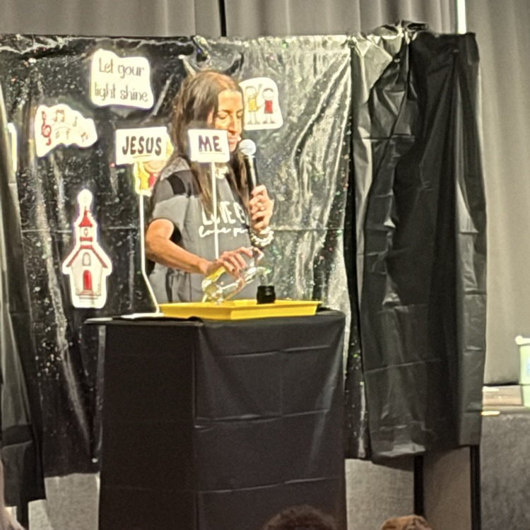 preschool teacher sharing about the light of Jesus
