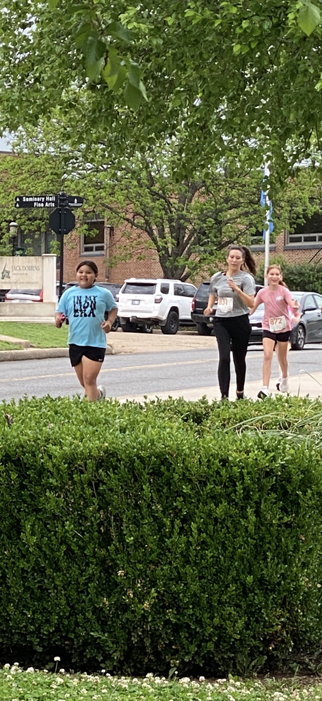 Run girls!