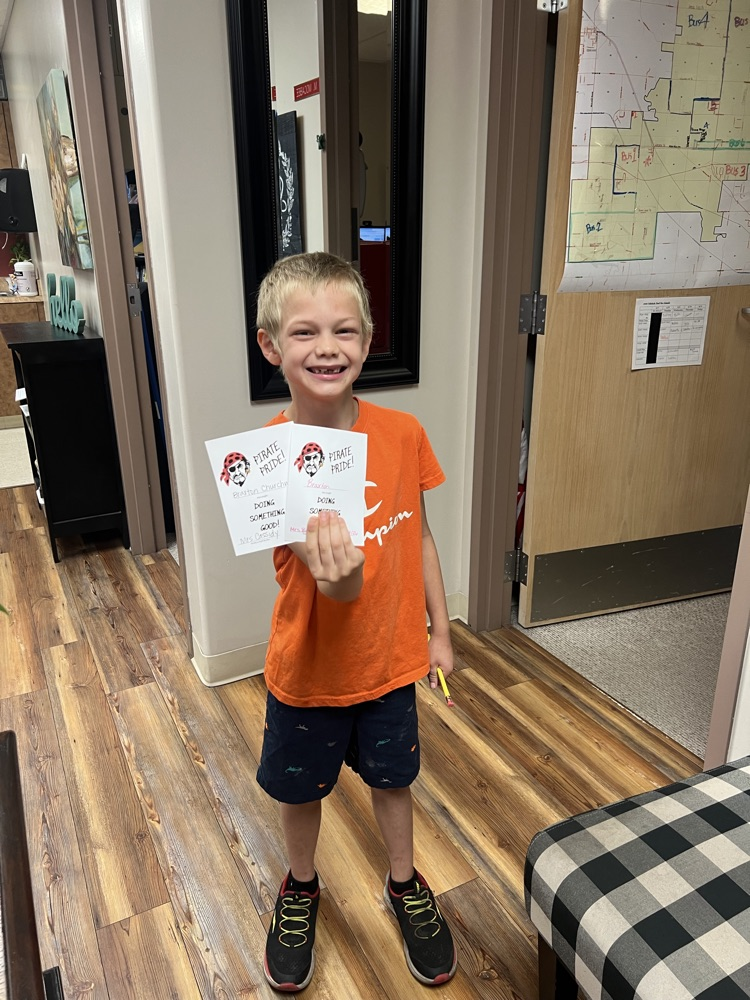 Student holding a pirate pride award