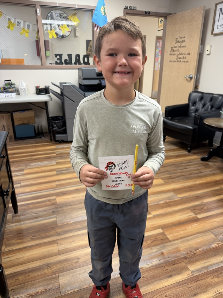Student holding a pirate pride award