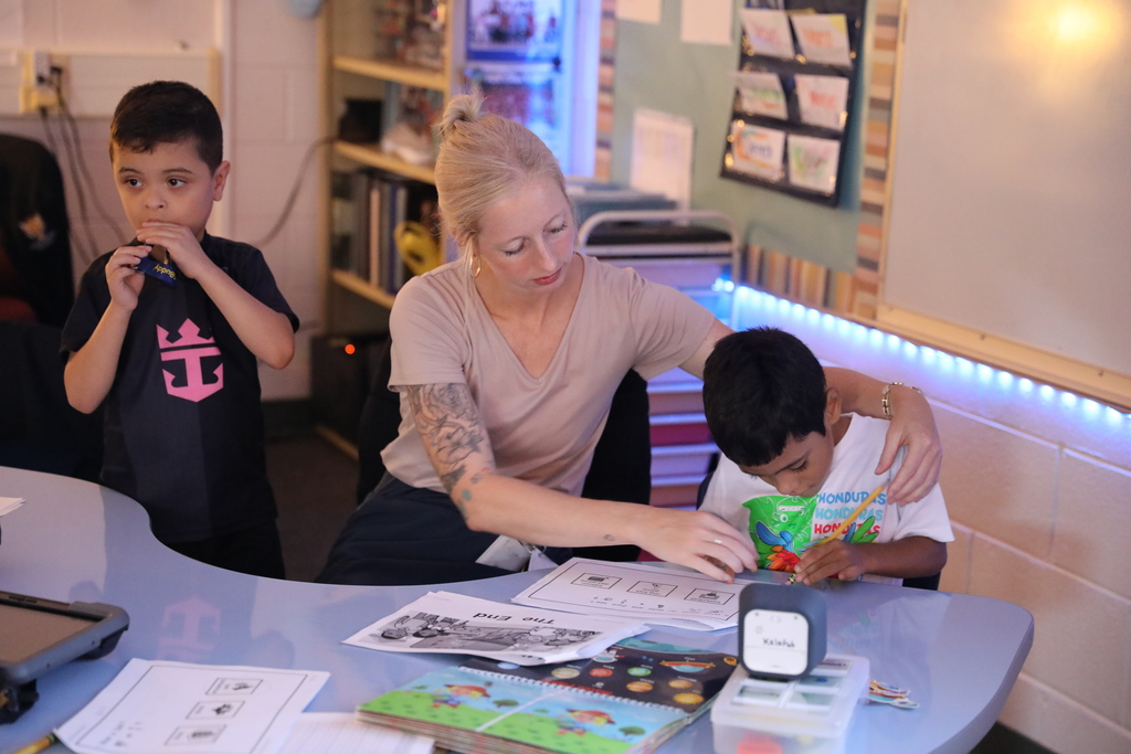Classroom Spotlight: Today, Maggie Kalafut’s class at Park Creek School engaged in thoughtful discussions as they worked through comprehension questions connected to a story they had read earlier in the week about an amusement park adventure.