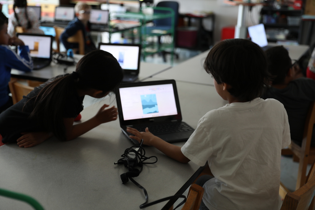 This week, we’re shining a light on Mr. Adam Sanford’s classroom at Park Creek School! His students have been exploring digital landscapes, focusing on creating light-to-dark layers to bring depth into their work. 