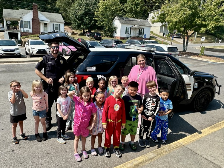 Mrs Elrod’s class with Officer Warren 