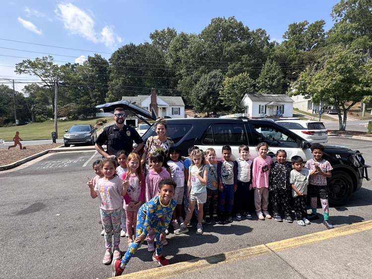 Mrs Chitwood’s class with Officer Warren 