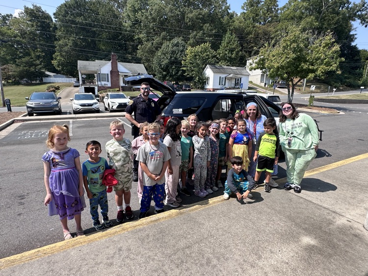 Mrs. Santiago’s class with Officer Warren 