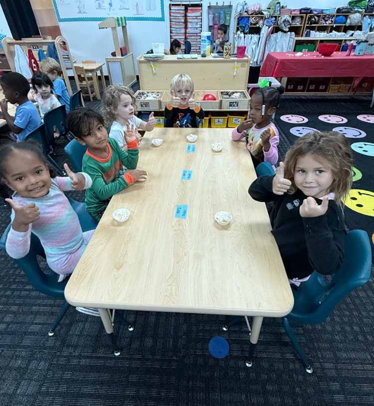 Students enjoying the pop corn 