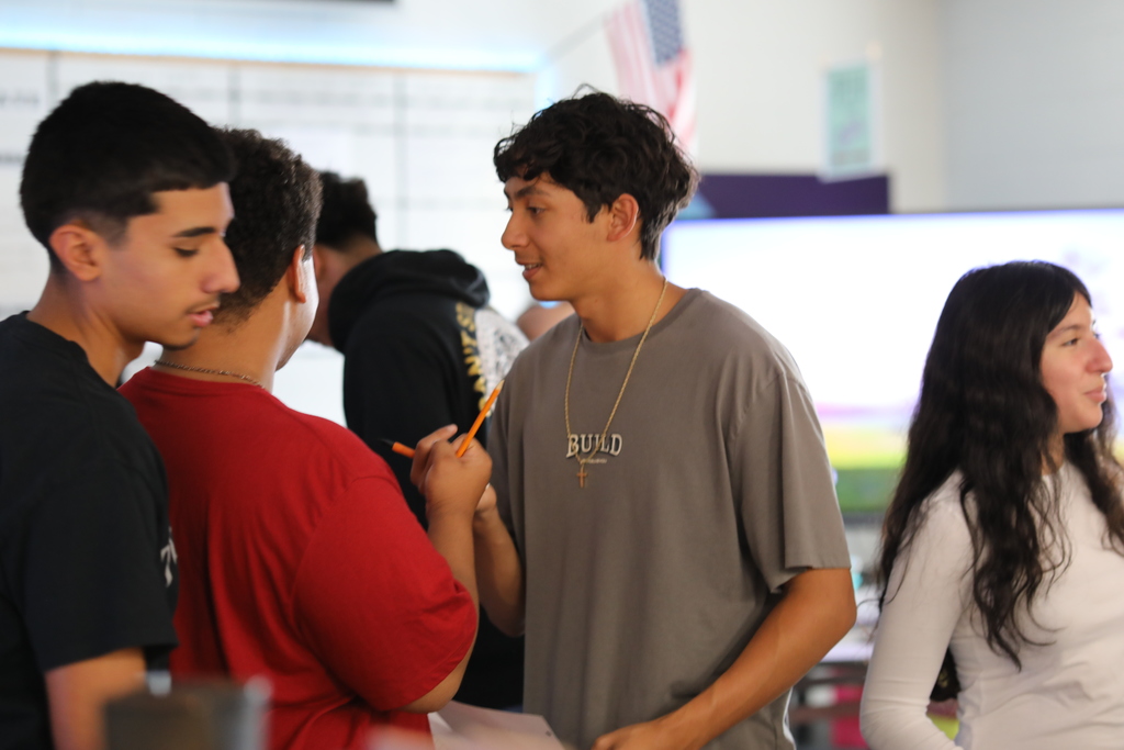 Classroom Spotlight: Barbara Alexander’s Economics co-taught class with Alex West and Lauren Holverson’s Dual Enrollment class joined forces for a hands-on commodities trading simulation. Students explored how the circular flow of economics connects markets and practiced negotiating supply and demand to discover equilibrium prices in real time!