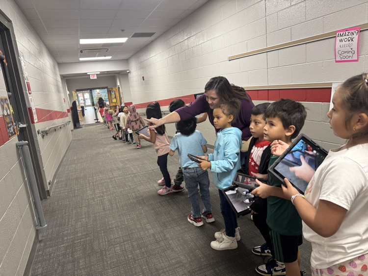 kindergarten students with iPads