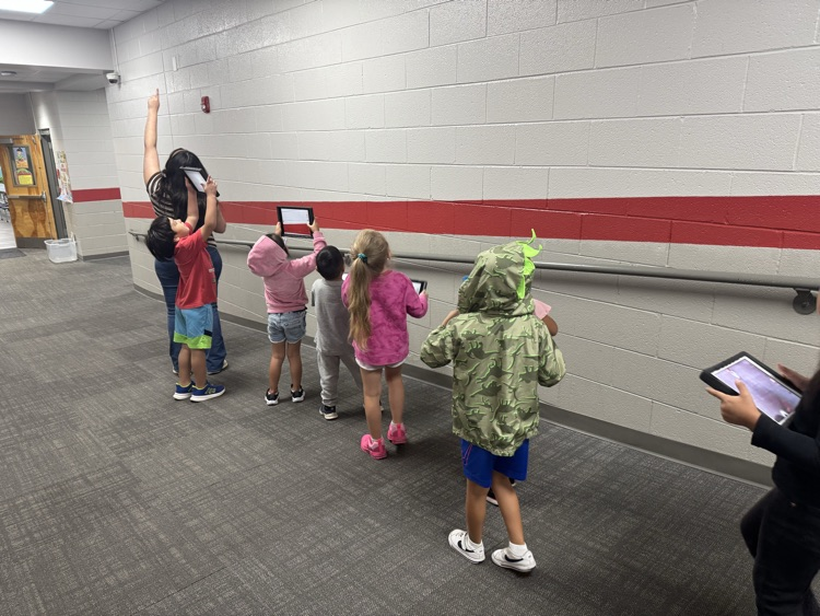 kindergarten students with iPads