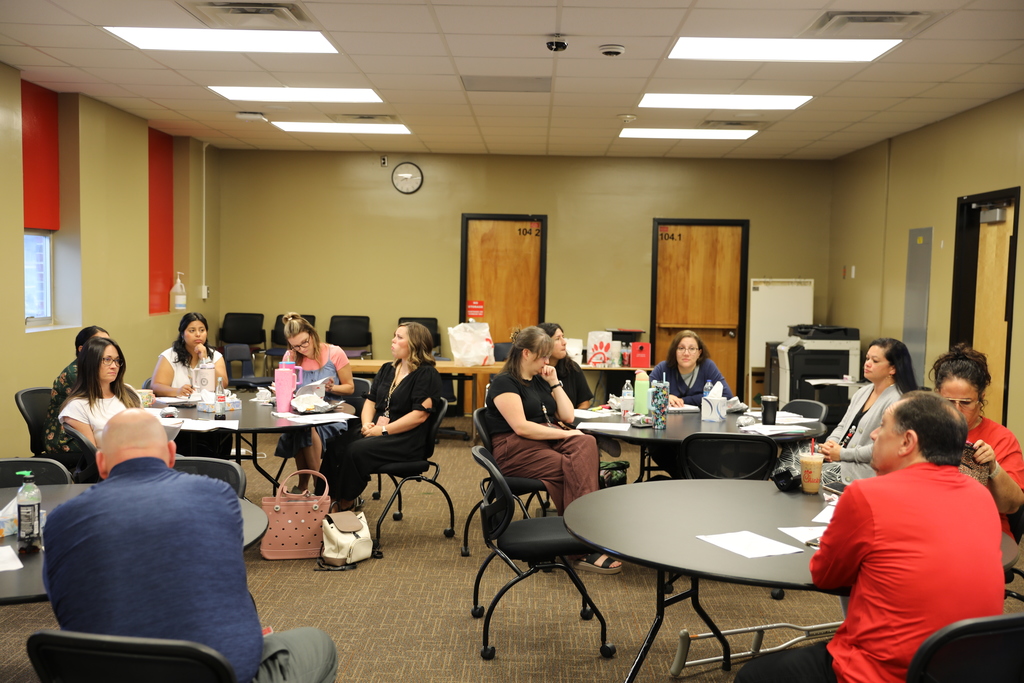 Dr. Steven Craft recently met with the Superintendent’s Teacher Advisory Council, a group made up of our outstanding school-level Teachers of the Year. Representing schools and grade levels across the district, these educators bring valuable insights, experiences, and ideas directly to the superintendent.